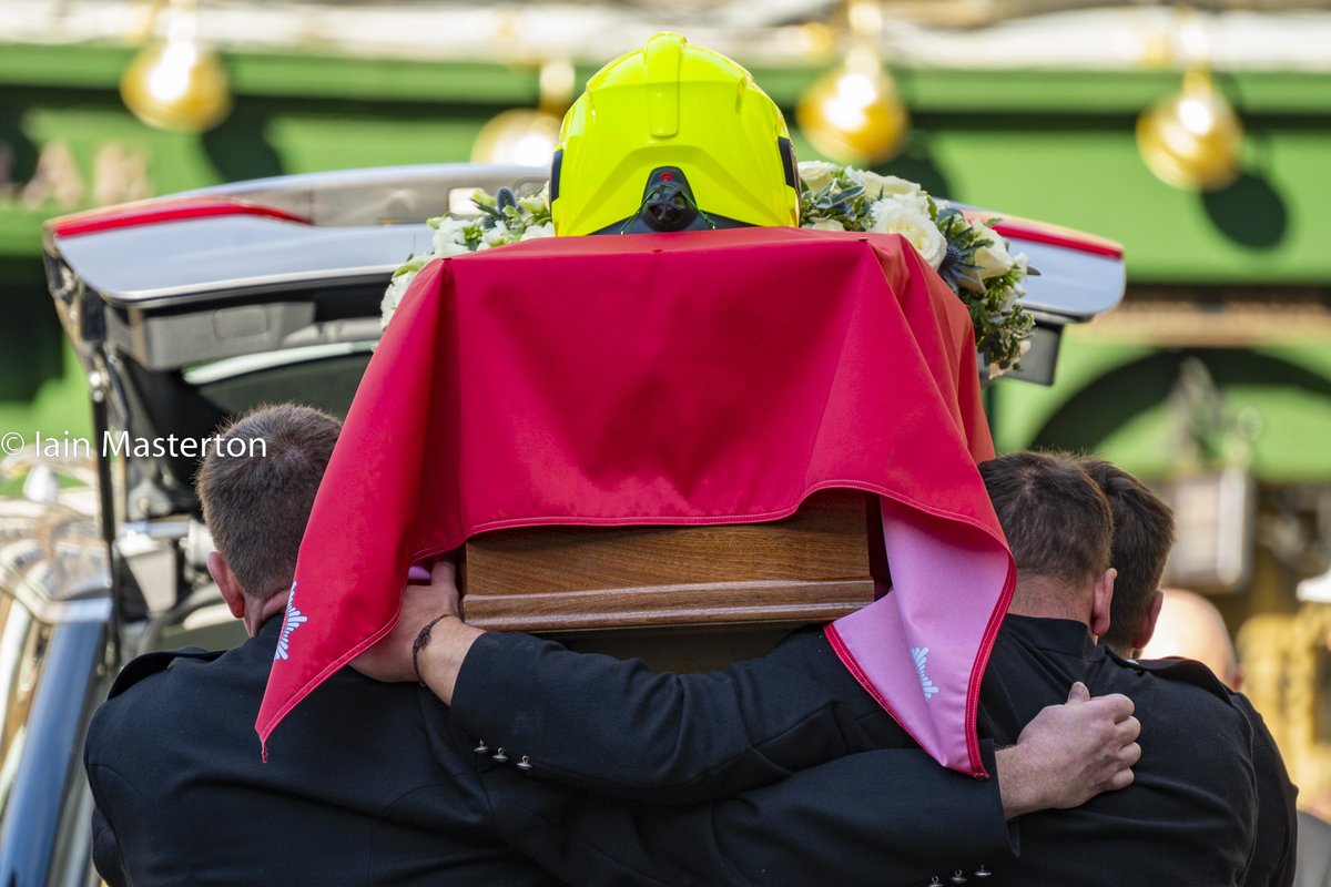 iain_masterton's tweet photo. Dignified funeral service today at St Giles Cathedral in #edinburgh for #firefighter #BarryMartin @Alamy_Editorial https://t.co/H7elezUAuH