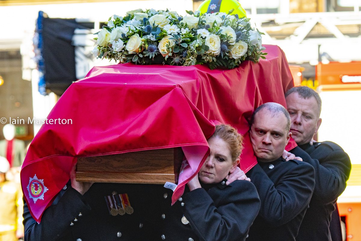 iain_masterton's tweet photo. Dignified funeral service today at St Giles Cathedral in #edinburgh for #firefighter #BarryMartin @Alamy_Editorial https://t.co/H7elezUAuH