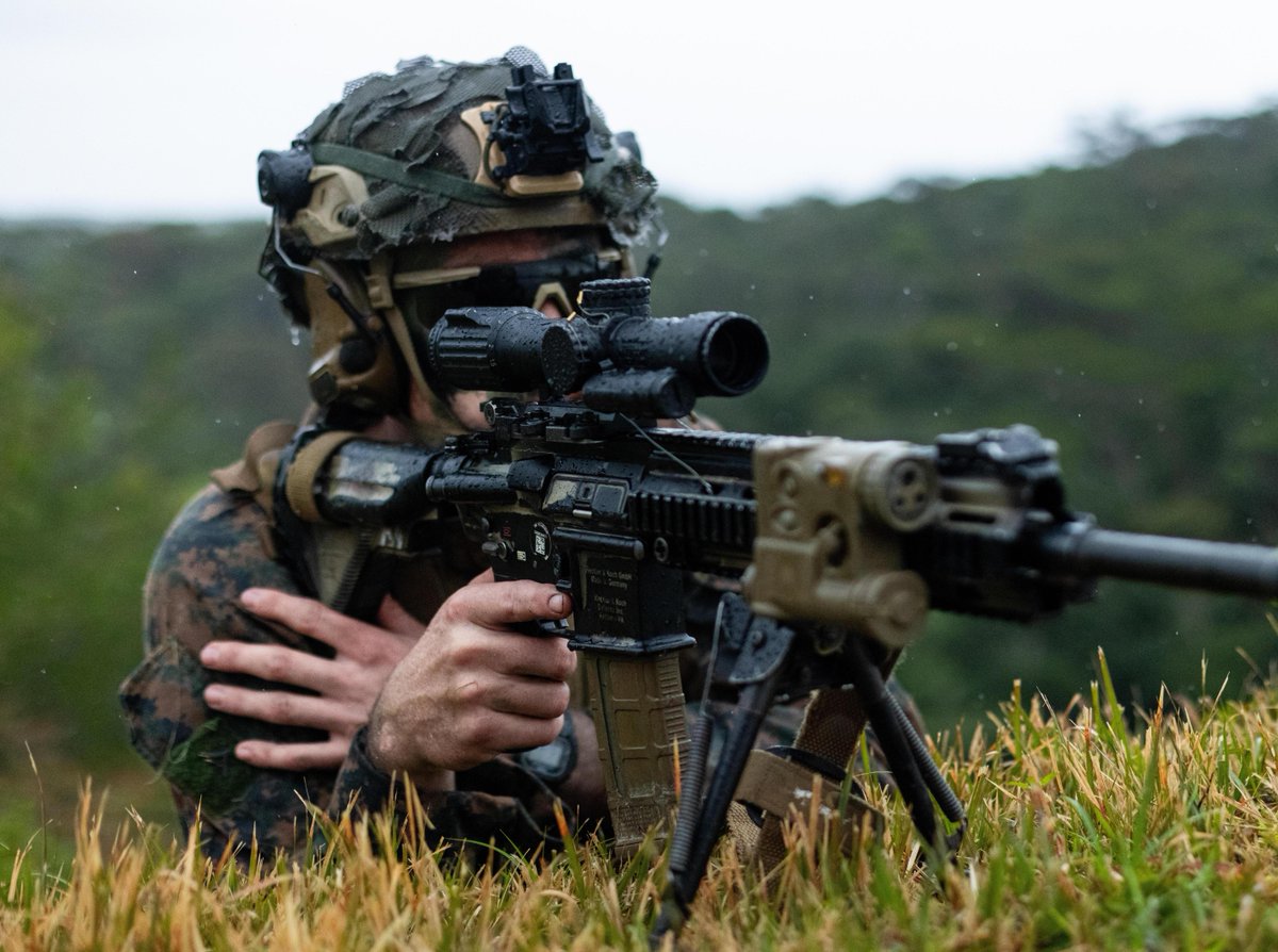 USMC's tweet photo. #Marines assigned to @3d_Marine_Div conduct an air insertion during Jungle Warfare Exercise (JWX) 23 in Okinawa, Japan, Feb. 14. 

#JWX23 is a field training exercise focused on leveraging the integrated capabilities of joint and allied partners.

#USMC #AlliesAndPartners https://t.co/XdleV8NVRh