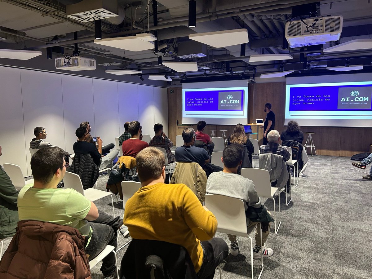 CodemoMadrid's tweet photo. 🥳Gracias a tod@s l@s asistentes a nuestro #MeetupCodemotion sobre #IA en Barcelona.🙏Nos lo pasamos genial. Gracias a @AdevintaSpain por alojarnos y las pizzas. 🤩Y gracias a @jseijasdev y @moisipm por ser unos speakers grandiosos.🙌 https://t.co/4mie4TQsAZ