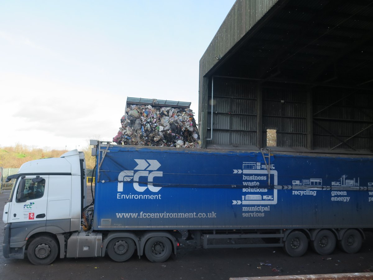 susanjcarey's tweet photo. Visited the Household Waste Recycling Centres at Sittingbourne &amp; Sheerness this morning. Both sites have diverted 100% of the waste they receive away from landfill. Well done @FCC_Environment &amp; Kent residents who separate their waste for recycling. @Kent_cc #KentEnvironment https://t.co/JaChSyuAYp