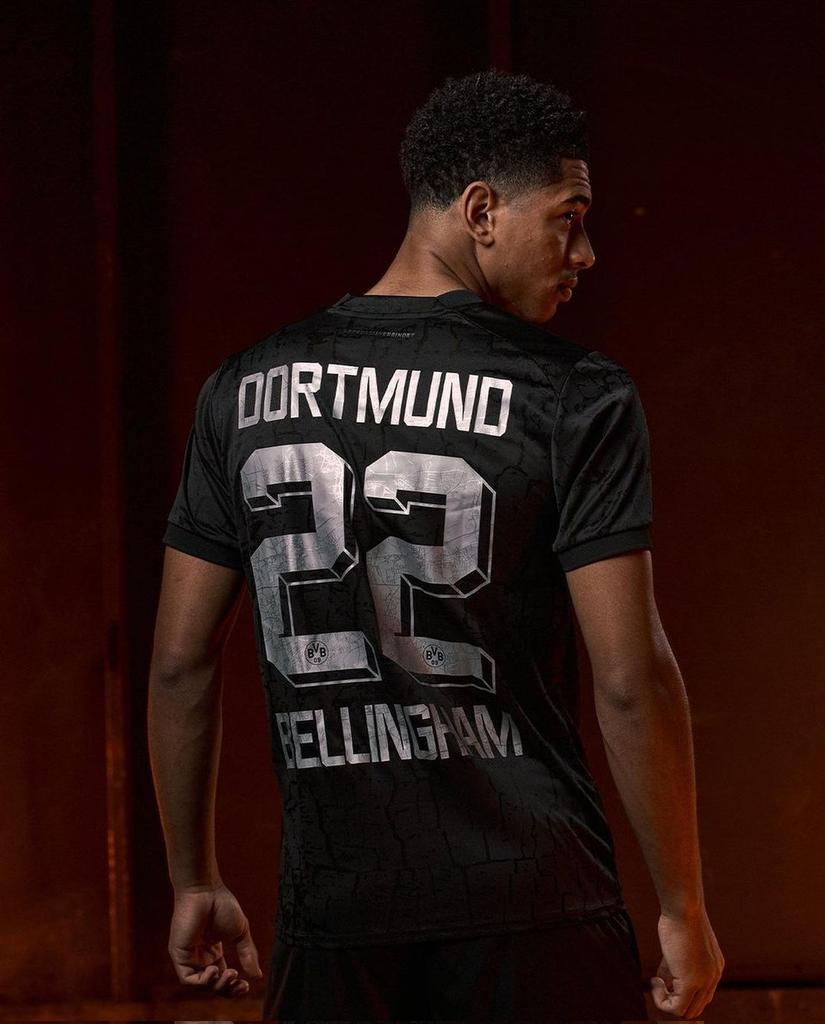 Borussia Dortmund lança seu novo uniforme all black. 🔥🔥🔥😍😍😍
O que acharam dessa coisa linda?