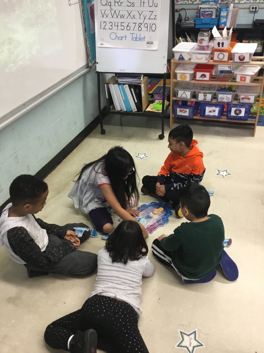 Miss_Thompson25's tweet photo. We love starting the morning off working together on Floor Puzzle Fridays! ⁦@ORHEagles21⁩ #TGIF https://t.co/qt3GBIxblC