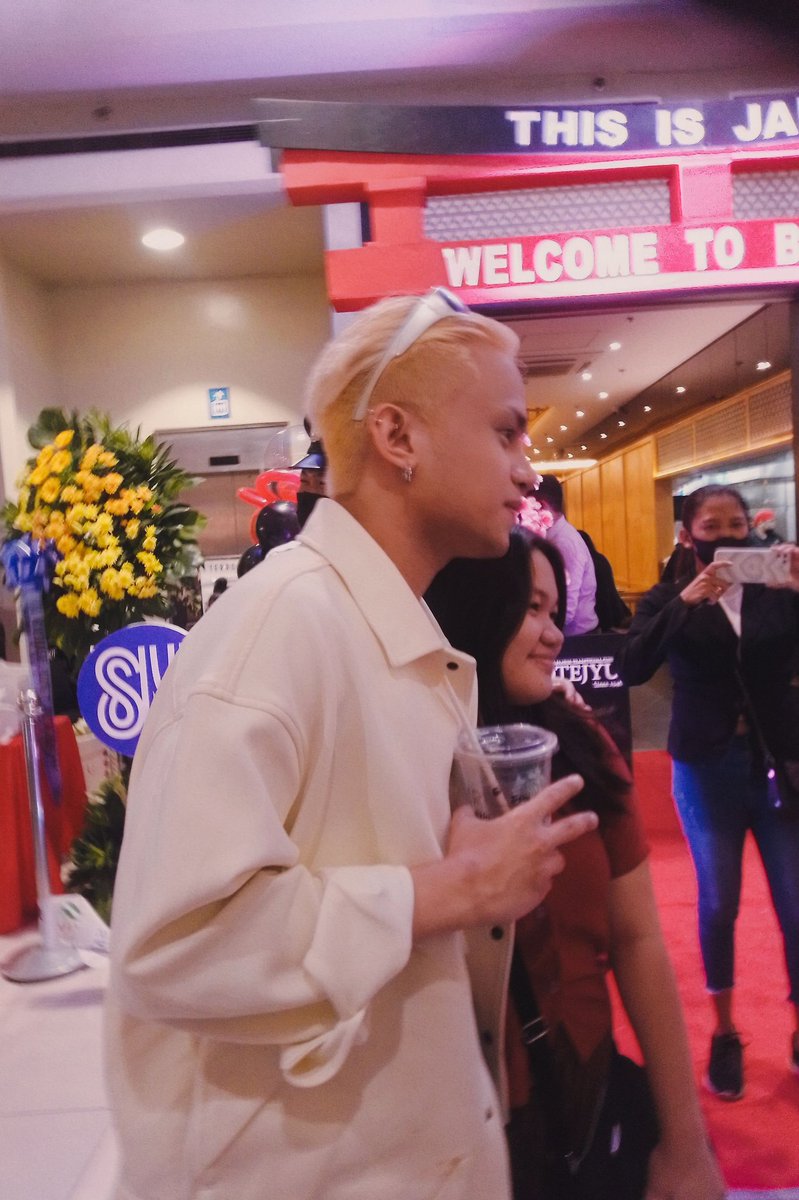 NegrosValliance's tweet photo. [ 02•12•23 ]

@Valfer_0621  at SM Bacolod City for @BotejyuPH soft opening of it's 57th store in the City of Smiles ✨

#Valfer
#Botejyu
@viva_records
@VivaArtists_ https://t.co/Hp6L6Qu09Y