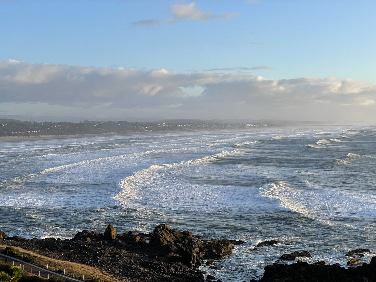 Evening walk along Yaquina Head… it never gets old. Wave heights ~4-5m, peak period @ 20s.