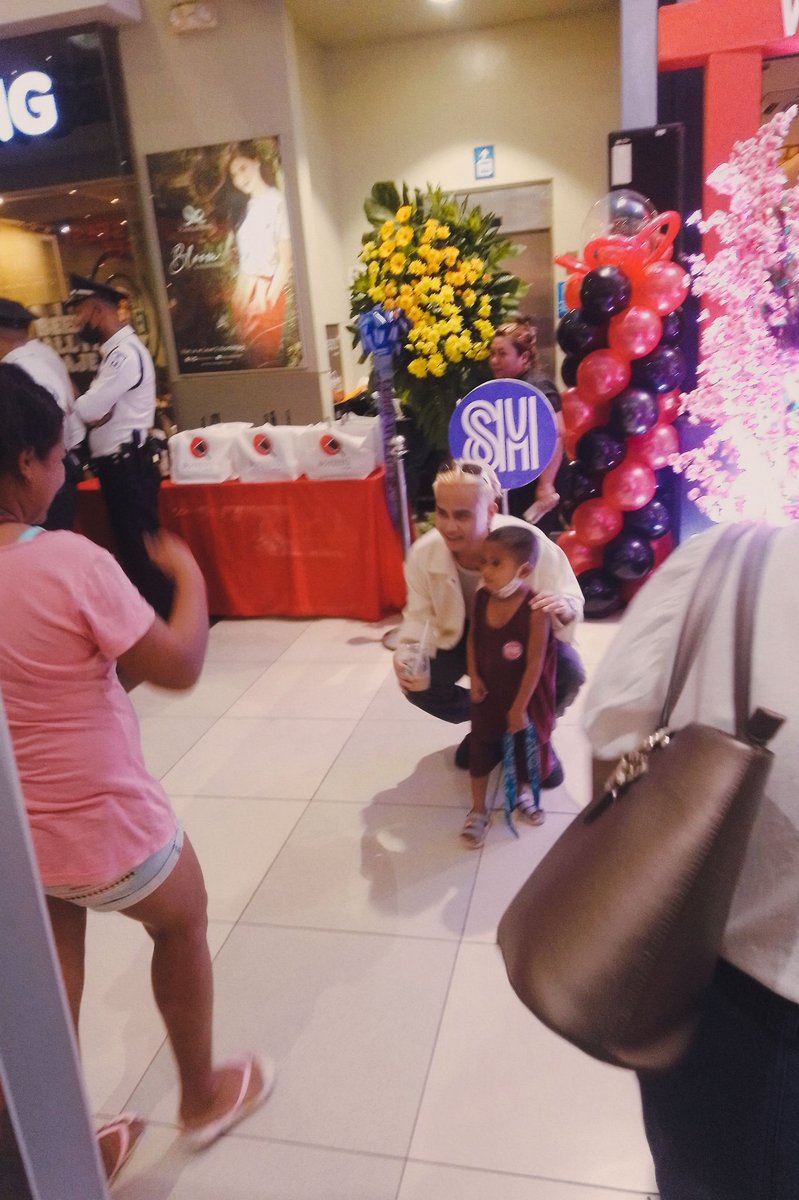 NegrosValliance's tweet photo. [ 02•12•23 ]

@Valfer_0621  at SM Bacolod City for @BotejyuPH soft opening of it's 57th store in the City of Smiles ✨

#Valfer
#Botejyu
@viva_records
@VivaArtists_ https://t.co/Hp6L6Qu09Y