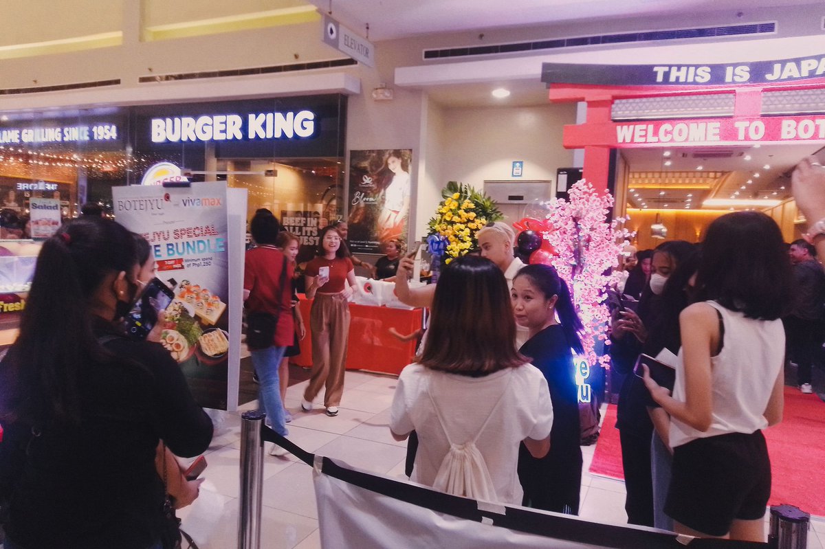 NegrosValliance's tweet photo. [ 02•12•23 ]

@Valfer_0621  at SM Bacolod City for @BotejyuPH soft opening of it's 57th store in the City of Smiles ✨

#Valfer
#Botejyu
@viva_records
@VivaArtists_ https://t.co/IBiChInhNy