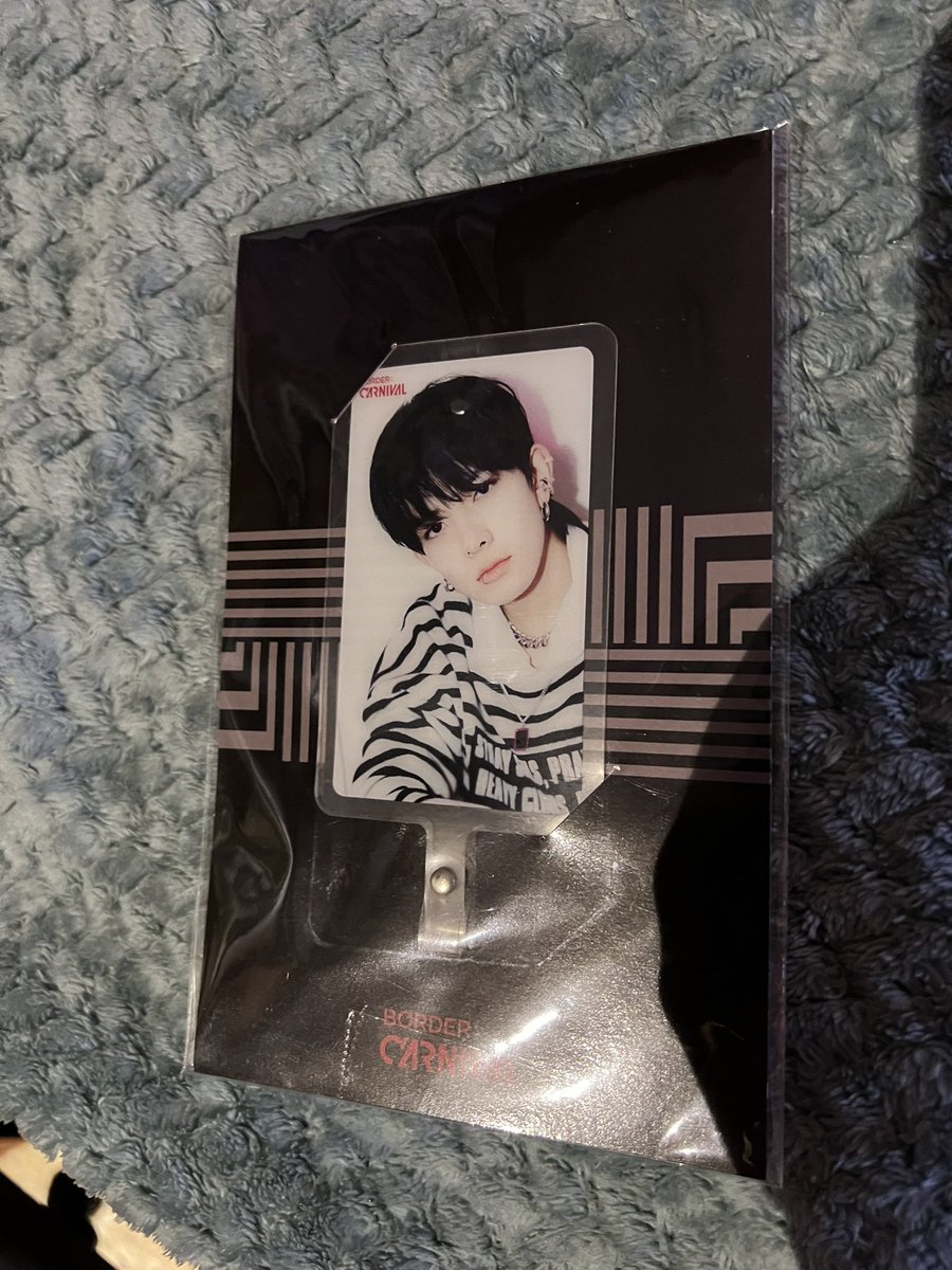 seung_enha's tweet photo. is anyone interested in purchasing this #HEESEUNG b:c official phone tab?? DM ME!! (price: ₱450) https://t.co/okR3ocEzmr