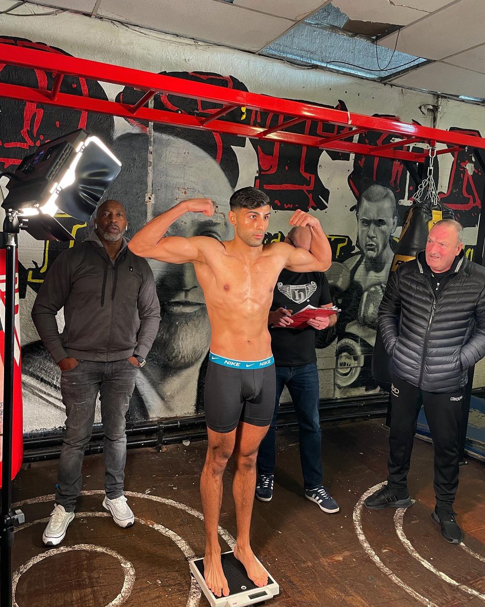 khaleelmajid's tweet photo. Alhamdulilah weight made for tomorrow night, I will be the main event for this show, ready to bring the smoke 🥊🥊 I’ll be on around 9pm, looking forward to seeing everyone tomorrow night let’s get this #TEAMKM !! 10-0 InshaAllah 🧨💥💥 https://t.co/oN2FLDZhi5