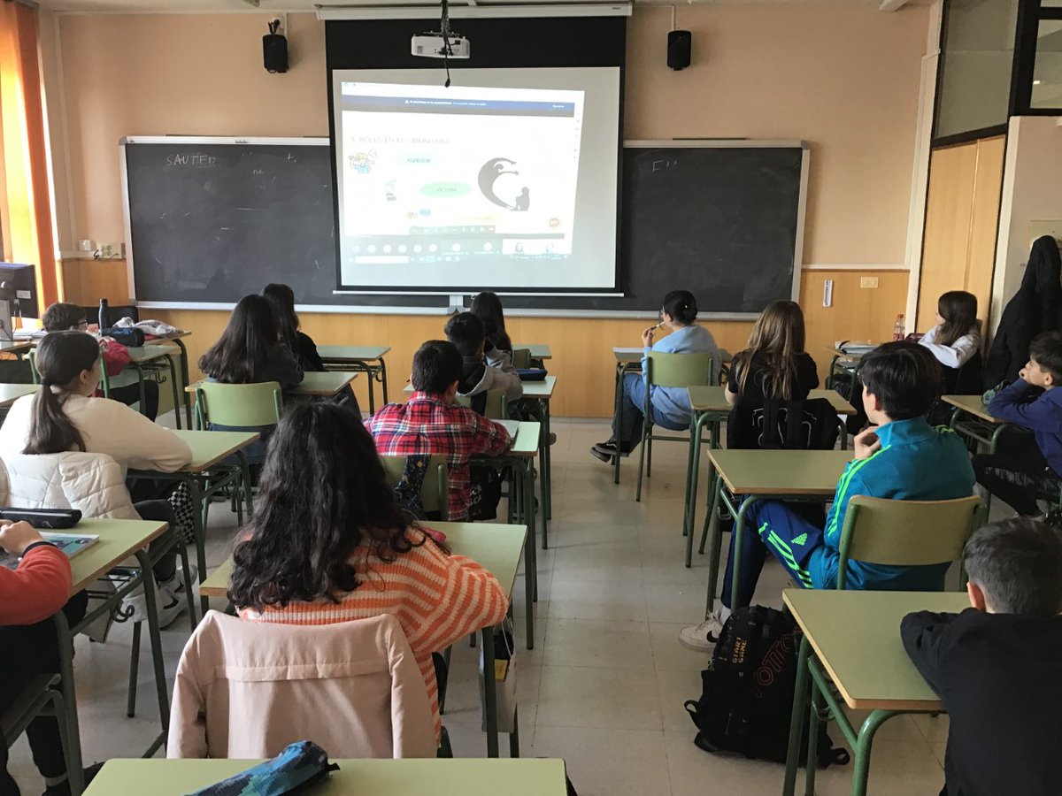 IesPintor's tweet photo. Los alumnos bilingües de 1º ESO DEF hemos participado en un taller sobre ⛔ STOP CIBER ACOSO del Plan de Seguridad y Confianza Digital, impartido por dos profesoras colaboradoras del Plan TICA 👏 @TICABurgos. https://t.co/K8SBbzbynI