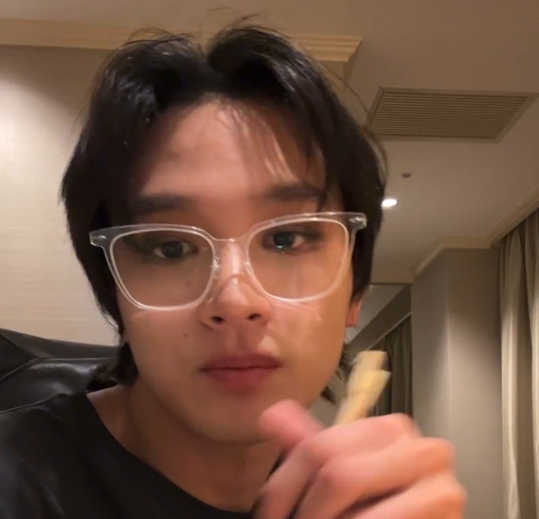 heychan_lmhyung's tweet photo. lee haechan in specs >>> https://t.co/q0WjLhb0UC