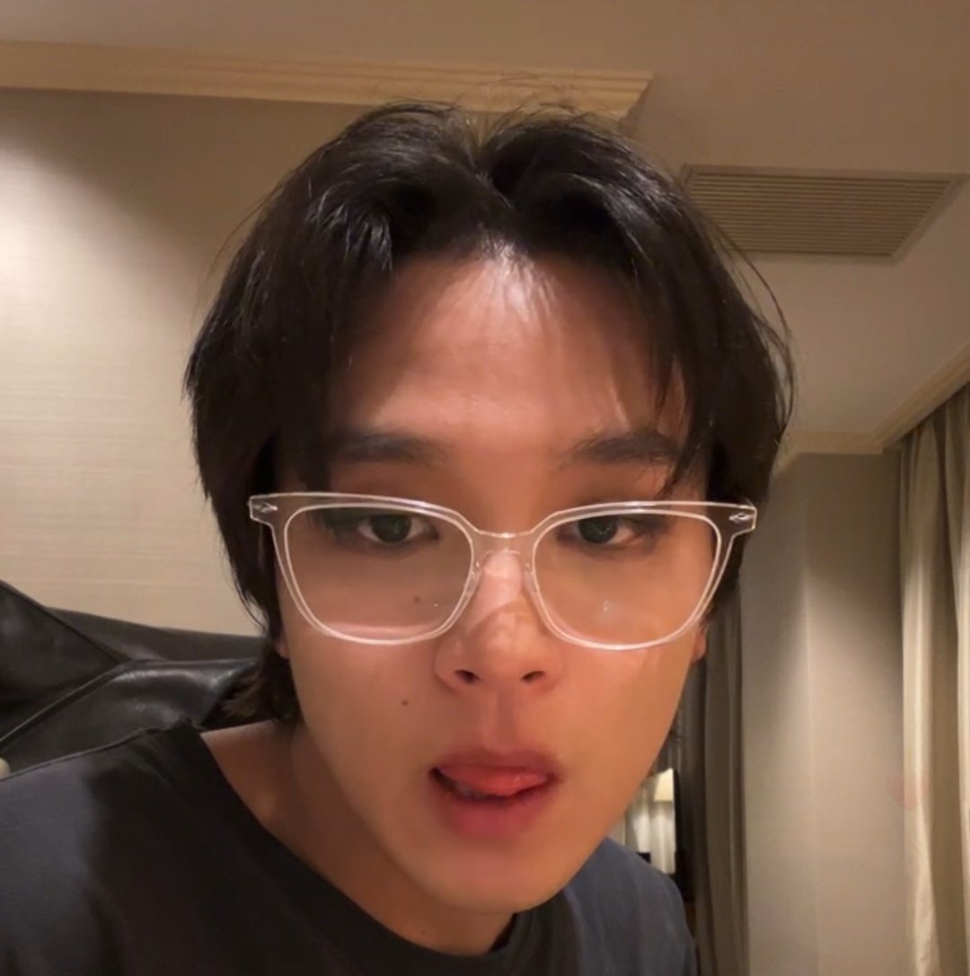 heychan_lmhyung's tweet photo. lee haechan in specs >>> https://t.co/q0WjLhb0UC