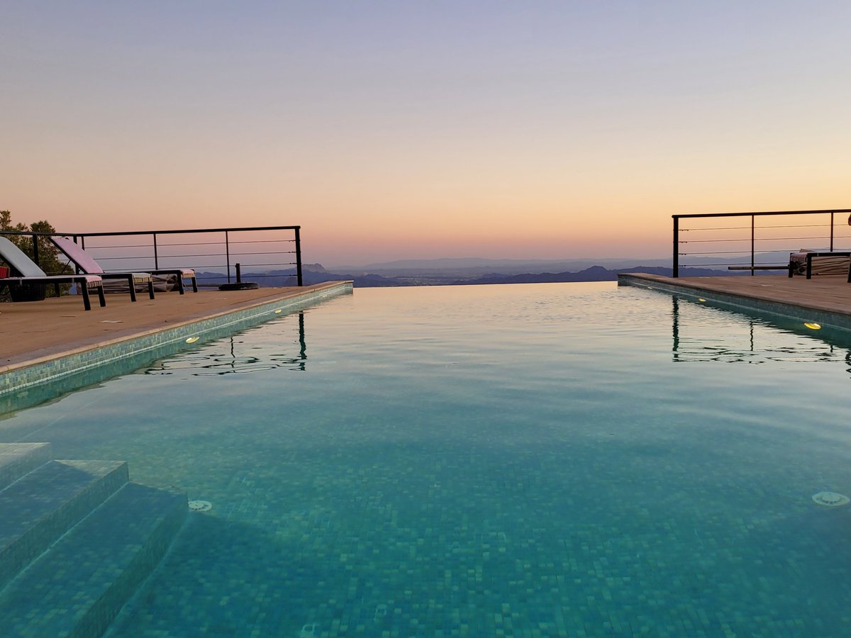myNAVblog's tweet photo. What "The View" hotel in Oman. It was worth to climb 8km offroad. https://t.co/4St2Zy9fsH
