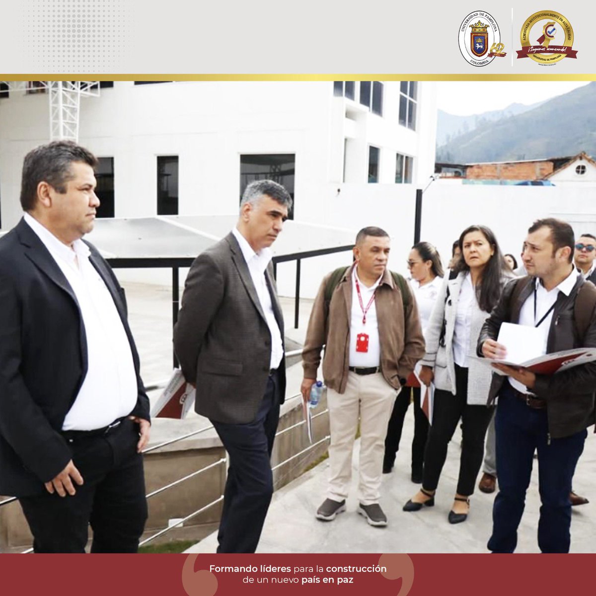Unipamplona's tweet photo. Con un recorrido por el campus Virgen del Rosario y la Clínica Veterinaria de Pequeños Animales de la Universidad de Pamplona, se da la bienvenida a los rectores y vicerrectores delegados, integrantes del Sistema Universitario Estatal - #SUE del capítulo Nororiente. 🏫 https://t.co/3zc4pR6rsO