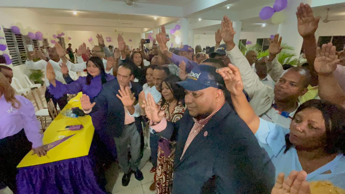 PLDSDO's tweet photo. Al concluir el mensaje central, el coordinador de campaña, @FJavierGarciaF, tomó juramento a la Dirección Municipal de Campaña.
El acto fue moderado por el comunicador y miembro del Comité Central, @DilenMontero y la regidora @DignaChavez16
#AbelPresidente #Abel24
#PLDSDOdepie💫 https://t.co/XIEzXzmqvs