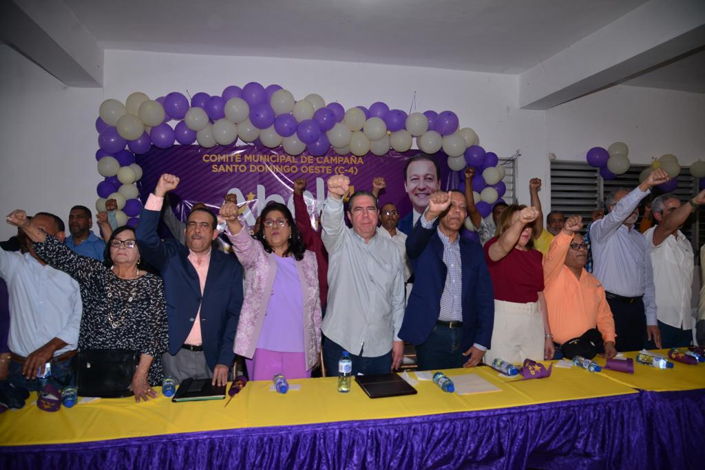 PLDSDO's tweet photo. Al concluir el mensaje central, el coordinador de campaña, @FJavierGarciaF, tomó juramento a la Dirección Municipal de Campaña.
El acto fue moderado por el comunicador y miembro del Comité Central, @DilenMontero y la regidora @DignaChavez16
#AbelPresidente #Abel24
#PLDSDOdepie💫 https://t.co/XIEzXzmqvs