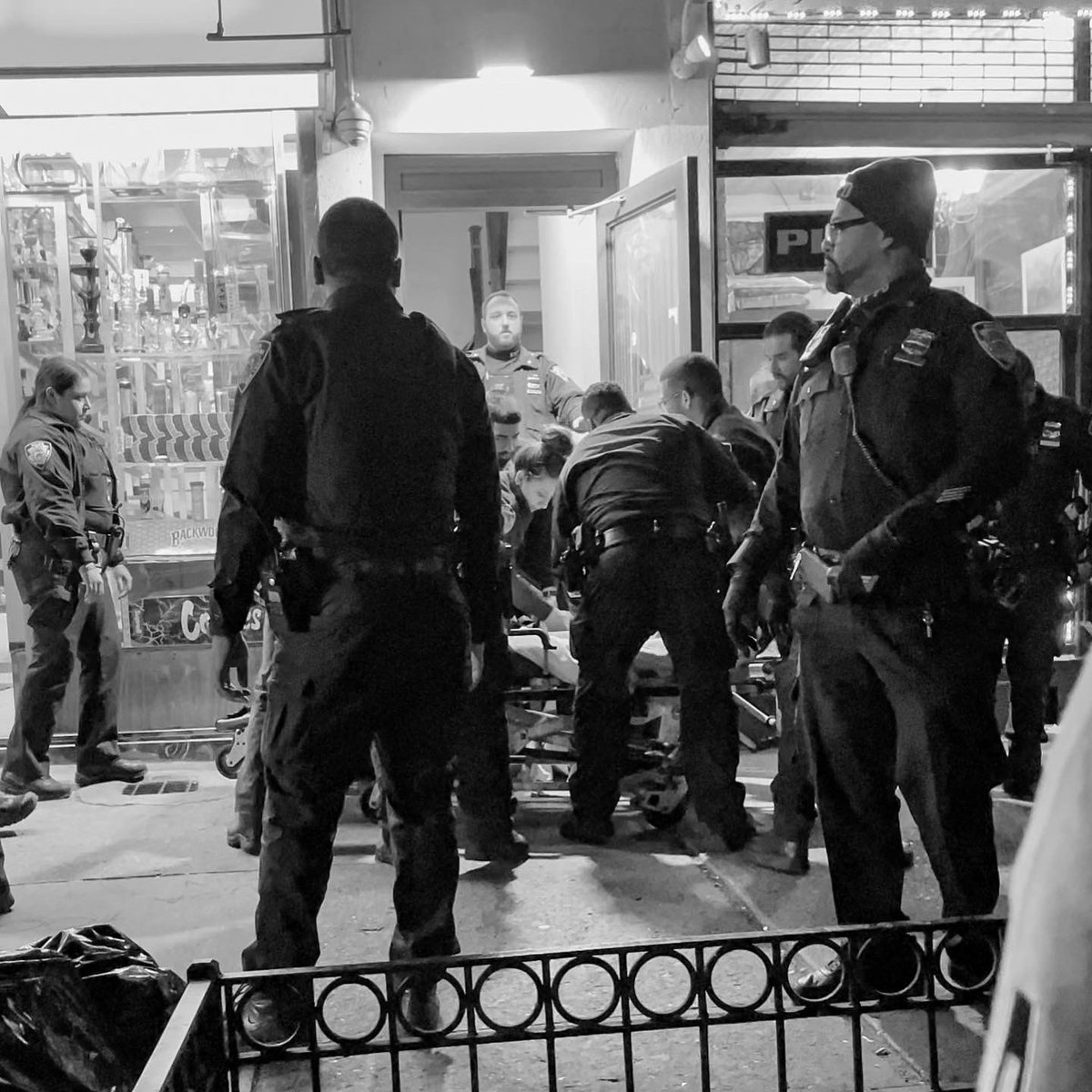 Lady_Emvee's tweet image. #NYPD and #EMS trying to save 22 yr old Miguel Vargas, who was shot in the  #Bronx on 2/13/23. @bronxtimes #CNN #NYPDnews #BREAKING #GunControlNow