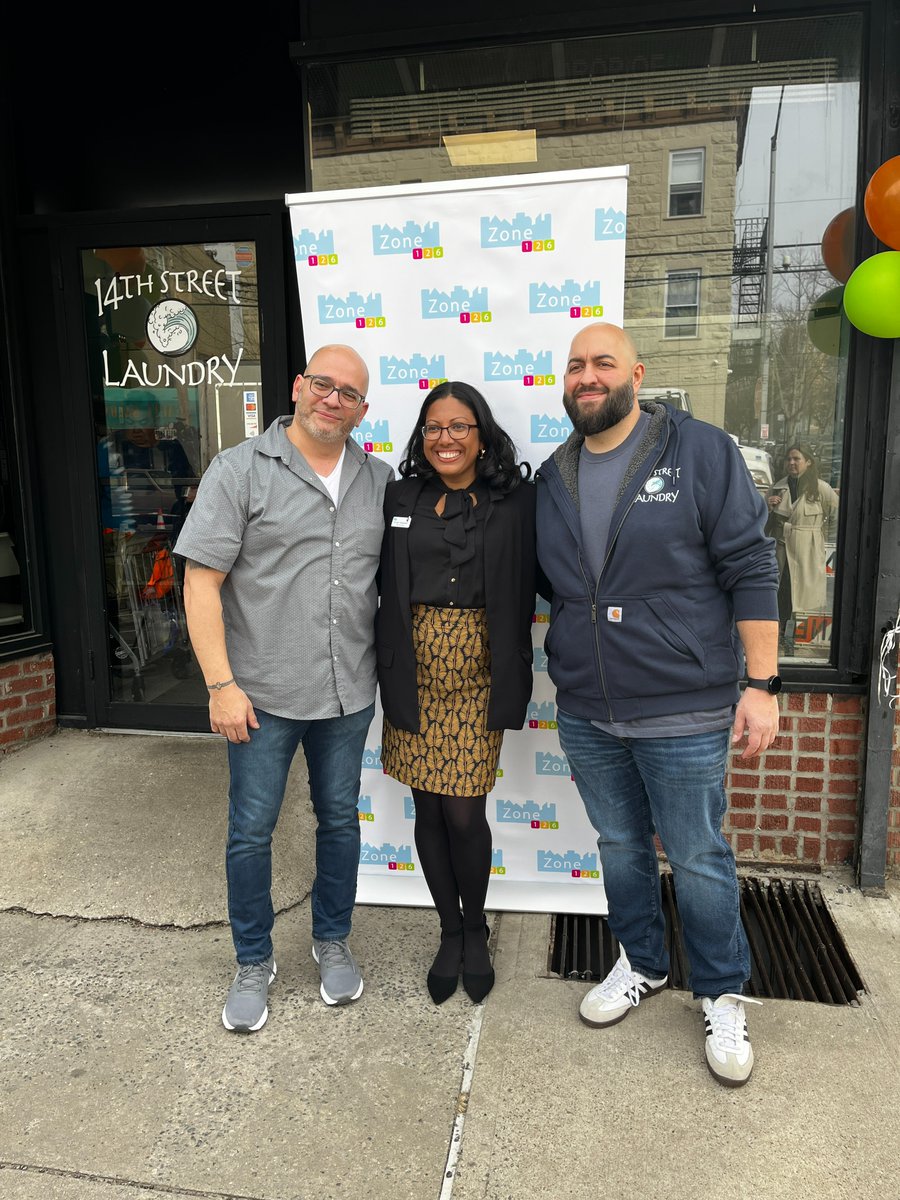 Zone126Queens's tweet photo. Thank you to @hydroquebec and @CHPExpress for supporting Zone 126 and the students/families at #PS171 with the launch of our Laundromat Project to combat chronic absenteeism in the Zone! https://t.co/X3TF29qupD