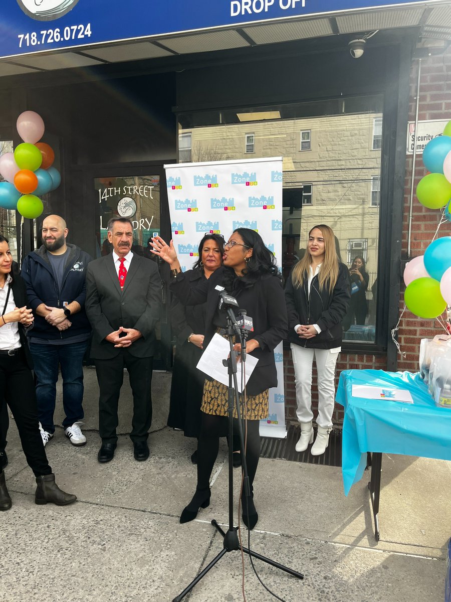 Zone126Queens's tweet photo. Thank you to @hydroquebec and @CHPExpress for supporting Zone 126 and the students/families at #PS171 with the launch of our Laundromat Project to combat chronic absenteeism in the Zone! https://t.co/X3TF29qupD