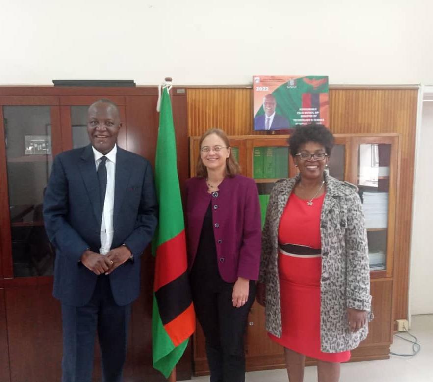 EmbZambia's tweet image. Safe travels to Hon. Felix Mutati @MoTS_Zambia who will join the Ministerial Meeting of @SASSCAL_ORG in #Berlin next week.

#SASSCAL is a partnership between 🇦🇴 🇧🇼 🇳🇦 🇿🇦 🇿🇲 &amp;amp; 🇩🇪, on science &amp;amp; research in combating #ClimateChange, supported by 🇩🇪@BMBF_Bund.
#ClimateAction
#GerZam