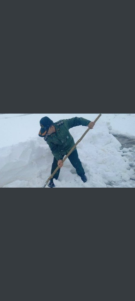 lesarat5_'s tweet photo. این مزدور تروریست داره برفای کوهرنگو میدزده ببره ونزوئلا پیست اسکی درست کنه.
واقعا که.
#tanksirgc
#IranVoice https://t.co/dnonfdrkcG