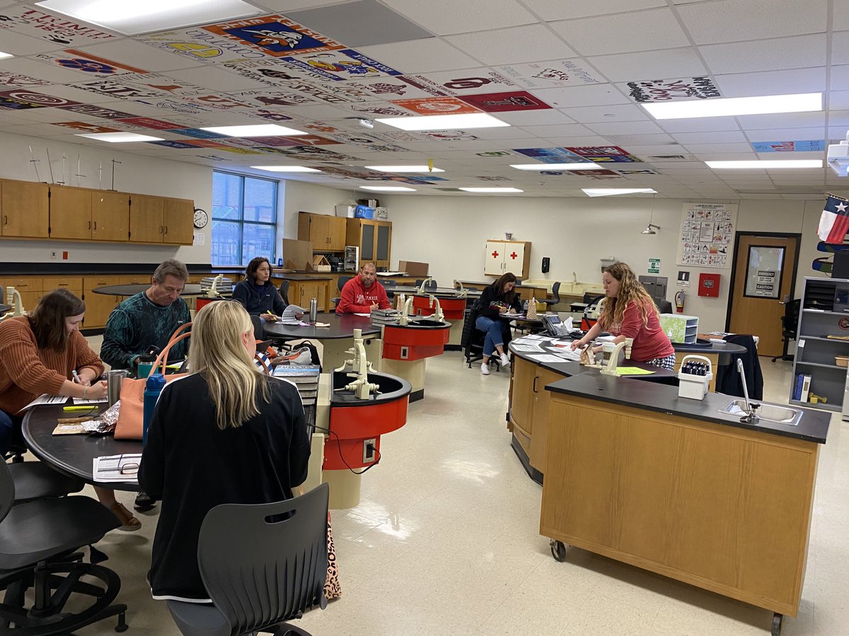 RebeccaPHudson's tweet photo. Establishing our Essential Standards in MS Science #learningtogether2023 #puttinginthework ⁦@ltisdschools⁩  ⁦@LakeTravisMS⁩ https://t.co/86YXk1kGjw