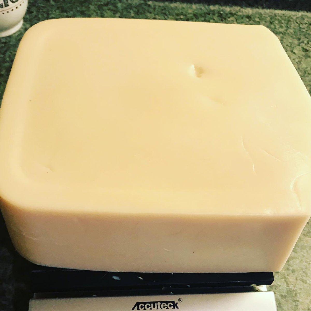 srnorganics1's tweet photo. Cat’s authentic made from scratch organic handmade palms free raw cocoa butter melt and pour soap base #summerrainesnaturals #rawcocoabutter #meltandpoursoap https://t.co/z0i5jGjfHq