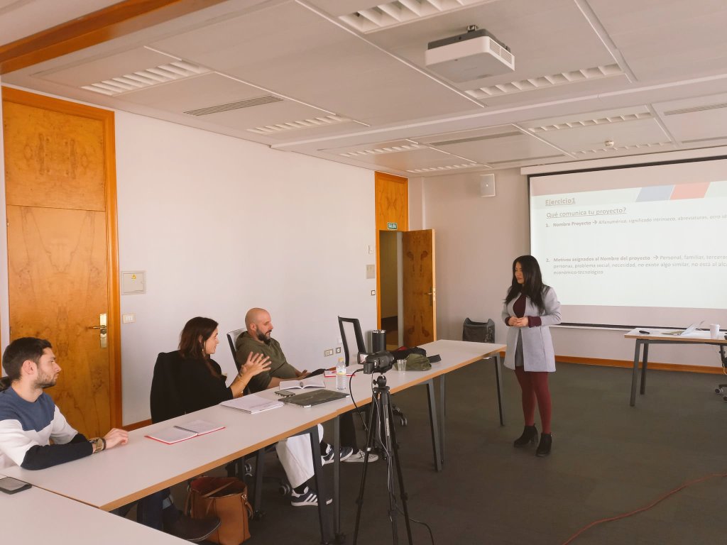 hablaconvence's tweet photo. y las negociaciones empresariales en ámbitos multiculturales. 
Los proyectos de la incubadora son interesantes y de gran relevancia en el mundo tecnológico, moda, diseños y formación. 

Gracias a la @EOSA Consultores. https://t.co/E5SMnlQ7gY
