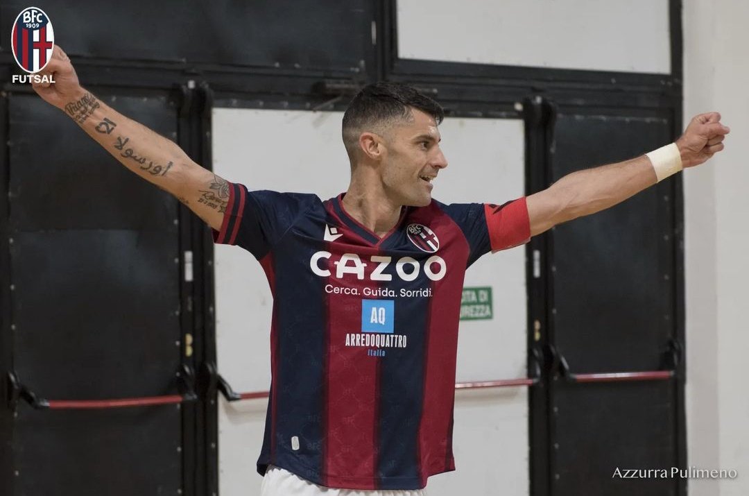 entorno5x5's tweet photo. 💥 🏆 Serie B - Girone C 🇮🇹 💥

🗞️ El español @JoseRevertC 🇪🇦 es jugador del @Bolognafc1909 #Futsal 🇮🇹, que actualmente se encuentra en la 2ª posición 🥈 del Grupo C de la @DivCalcio5 Serie B de Italia. ¡A asegurar el play-off crack! 💪🏻

#Bologna #Italia #España #Futsal #5x5 https://t.co/OazFhdCsDw