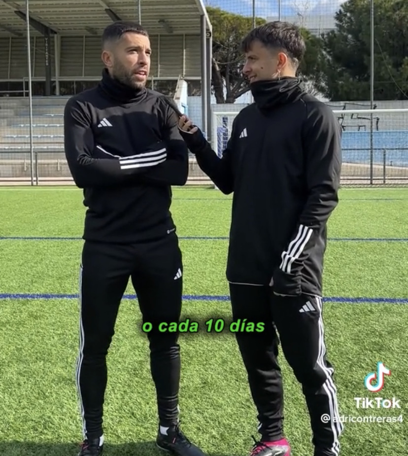 bar-a-universal-on-twitter-how-often-do-you-cut-your-hair-jordi-alba