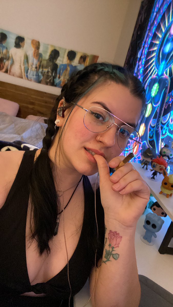 SpaceCadetSour's tweet photo. Come hang out!!! IT’S MF FRIYAY https://t.co/t17PTbJdCk https://t.co/uBctdlhgJO