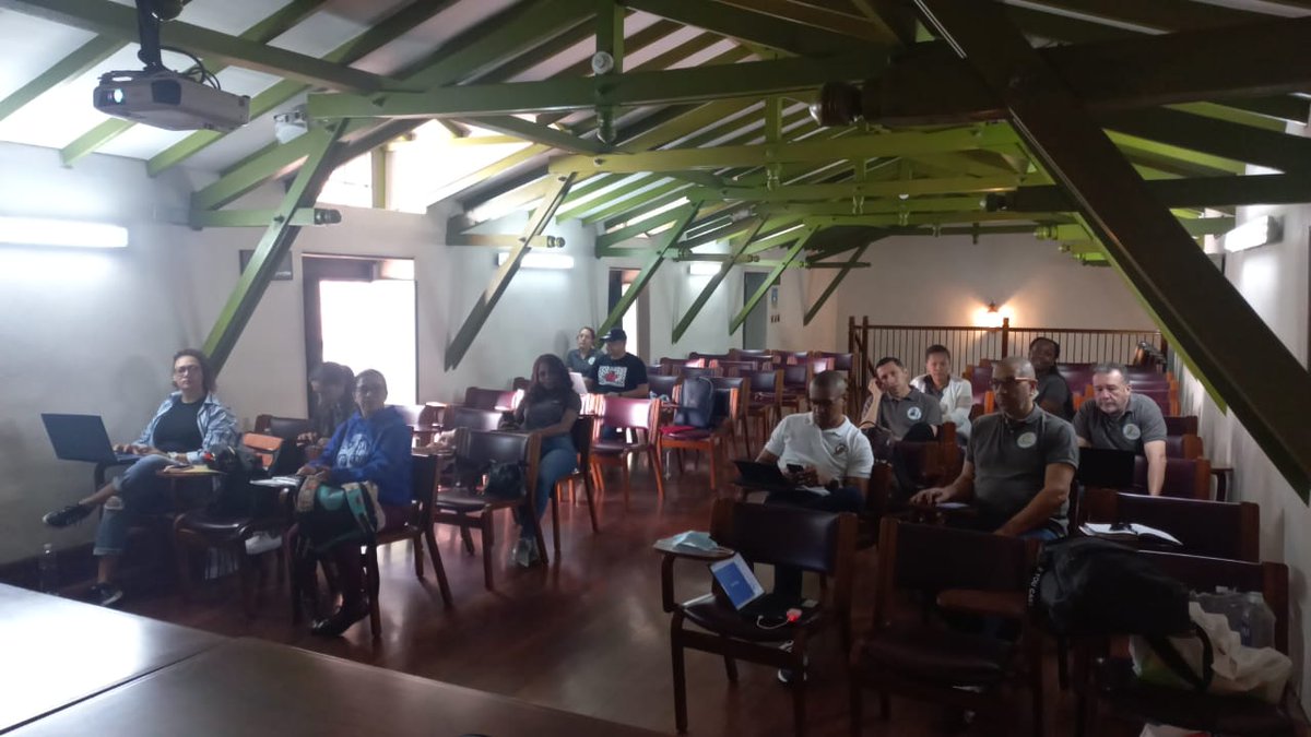 MiguelRinconB's tweet photo. XXX Asamblea Nacional de Delegados @sintrabienesta3 construcción nacional y colectiva de nuestro pliego de peticiones. Un ejercicio que venimos adelantando desde hace varios meses con aportes de todas y todos nuestros trabajadores a nivel nacional 💥🔥✊ https://t.co/z0Hdt9zerU