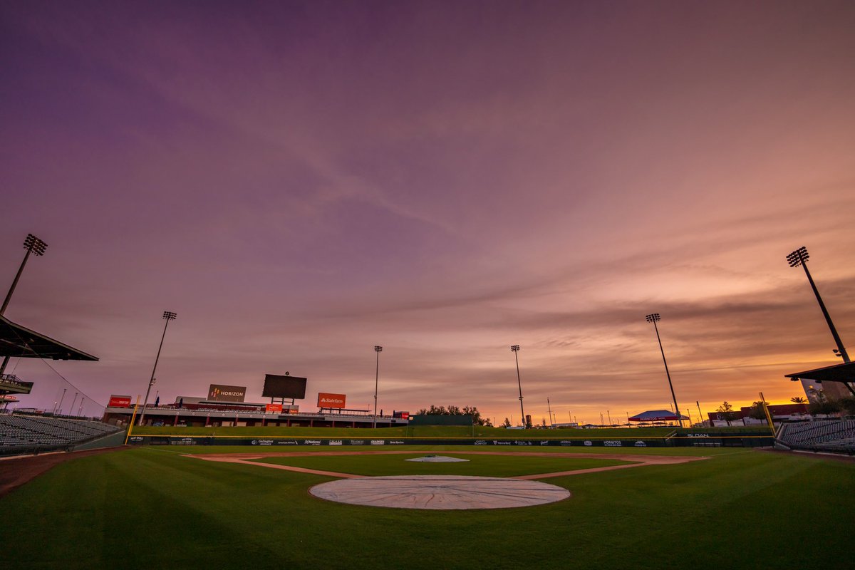 Cubs's tweet photo. 🔜 ⚾️

https://t.co/Gdg4K4z91b https://t.co/vpN523O88o