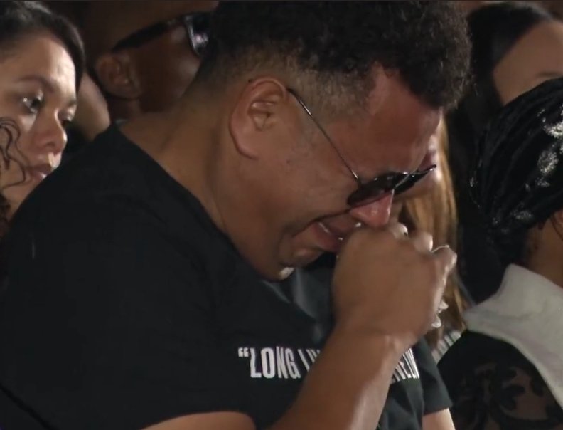 tndaba's tweet photo. Seeing AKA's father crying like this. Hai, I can't 😢 😭 💔 😞  

#TheMegacy
#AKAMemorial
#AKAMemorialService https://t.co/Su0q9GFYQF