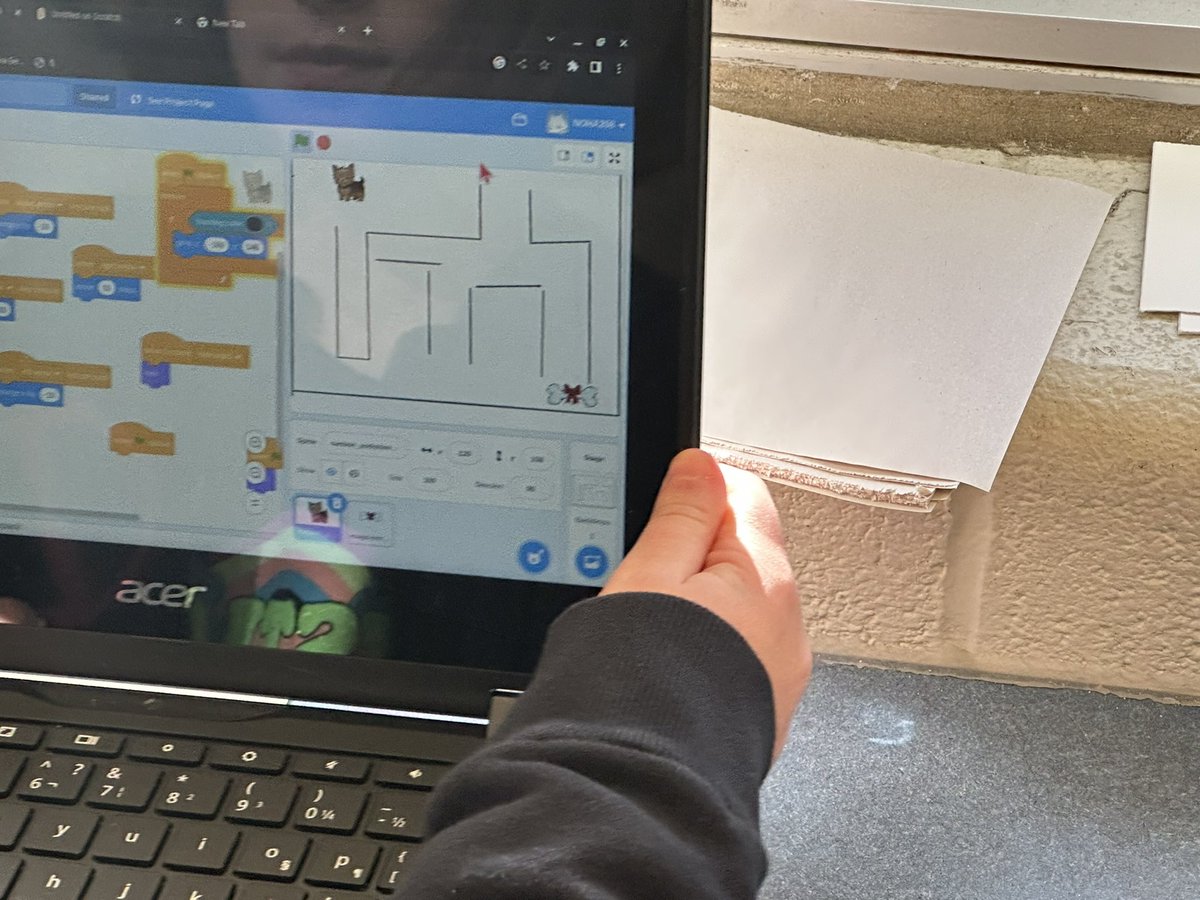 linds_peck11's tweet photo. Ending our unit on directions by guiding partners around mazes coded on Scratch! Thanks @utormeg for helping my students code these aMAZEing mazes! @WinchesterDDSB #FrenchInContext https://t.co/jLQOCgOiwY