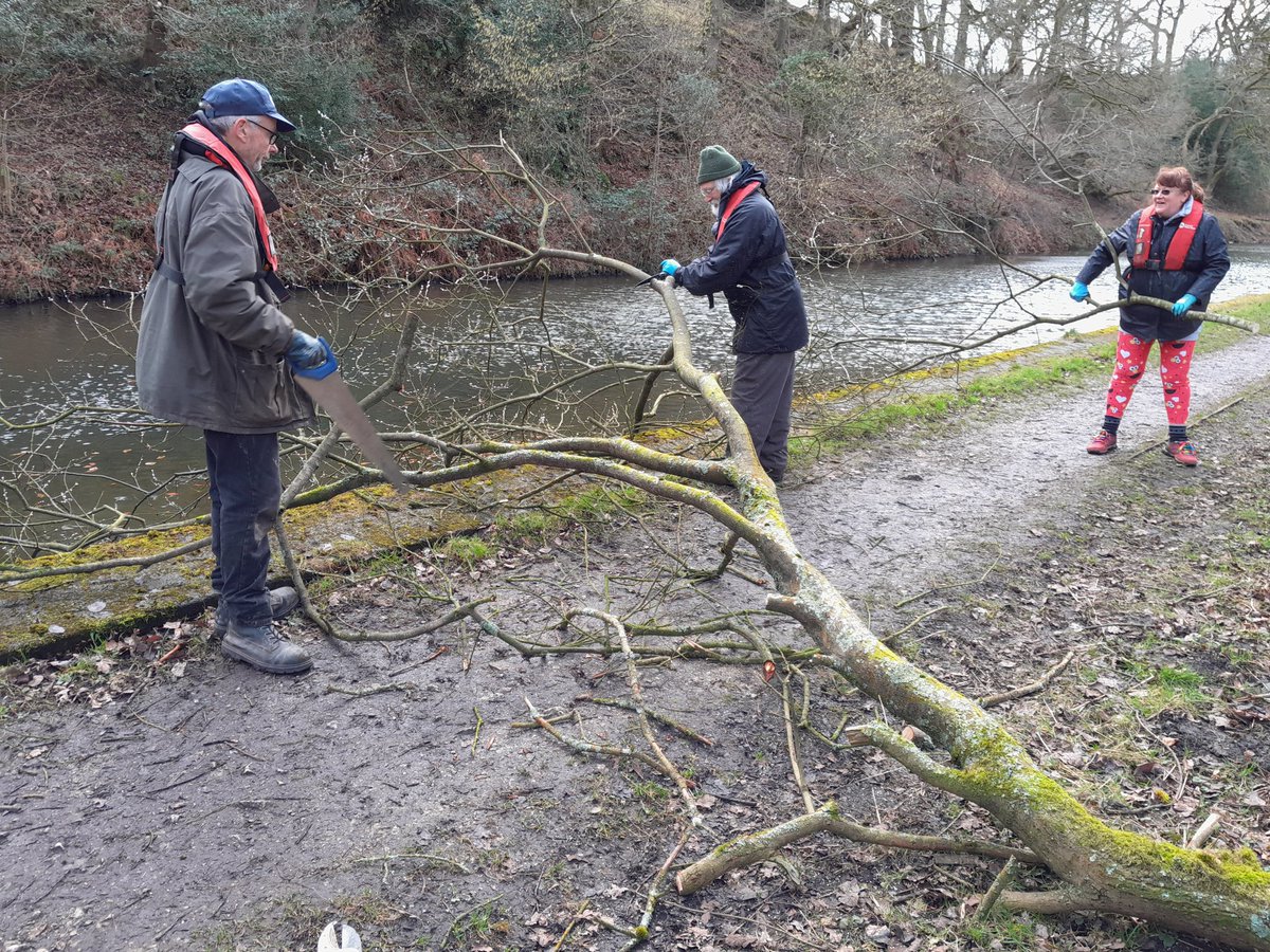 Another great day out with our Chorley Taskforce. Due to today's high winds, we focused today's nature box efforts on installing hedgehog boxes on the ground and removing potentially hazardous branches along the towpath. Great work team! #volunteerbywater