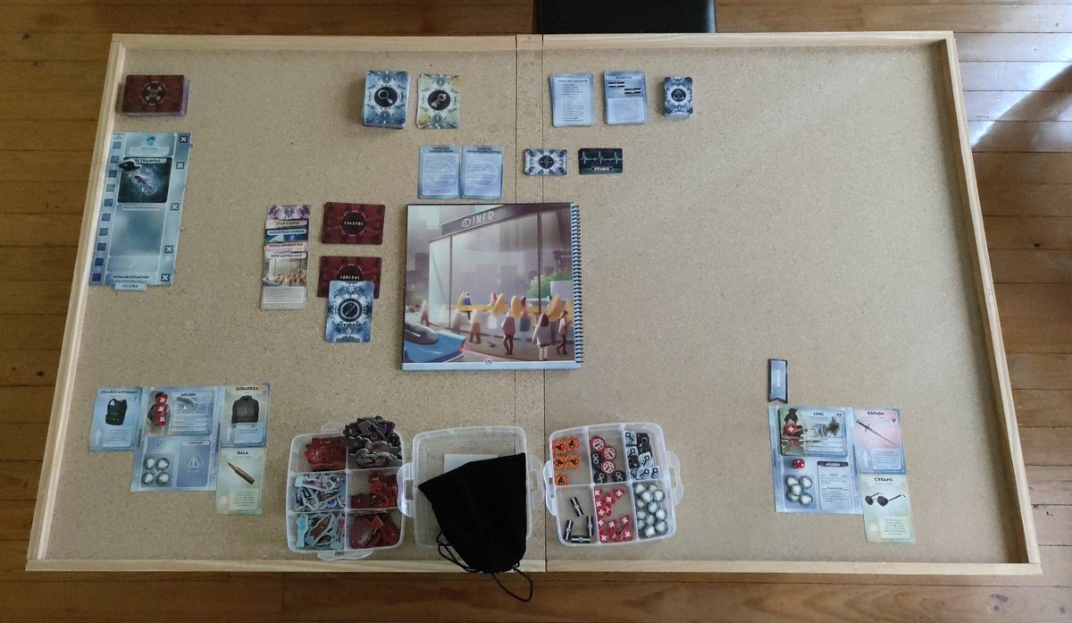 YmodabaTv's tweet image. El juego es lo de menos en este tweet. Os presento nuestra nueva "mesa de juego portátil". 

Básicamente, es un tablero de 130cm x 80cm con bisagras en medio para poderlo plegar y favorecer su almacenamiento. (Si te interesa, sigue ⬇️)