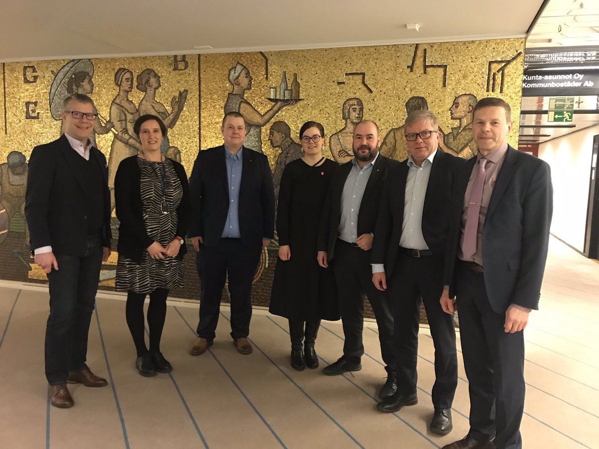 Hieno viikon päätös. Kuntatalolla Lapin kuntien <a href="/InarinKunta/">Inarin kunta</a> <a href="/Kittilankunta/">Kittilän kunta</a> #Muonio #Posio ja <a href="/LapinLiitto/">Lapin liitto</a>’n johtoa asuntoasioissa. Tapaaminen mukava, mutta huoli Lapin kunnissa vakava. Asuntopula on pullonkaulana kuntien kasvulle. Tähän on tartuttava yhdessä #eduskuntavaalit2023