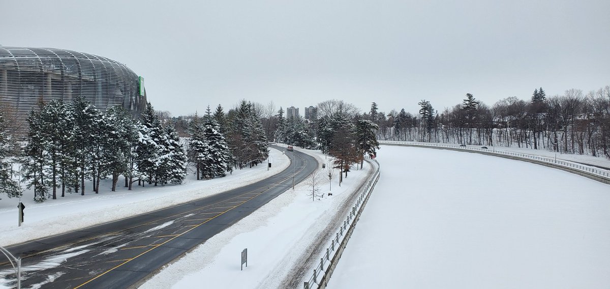 Wouldn't it be cool to create a Winterlude walkway (maybe with skate/ski options) along QED with the same iconic kiosks and gathering places we have on the skateway? Time to think about a more climate-proof Winterlude.