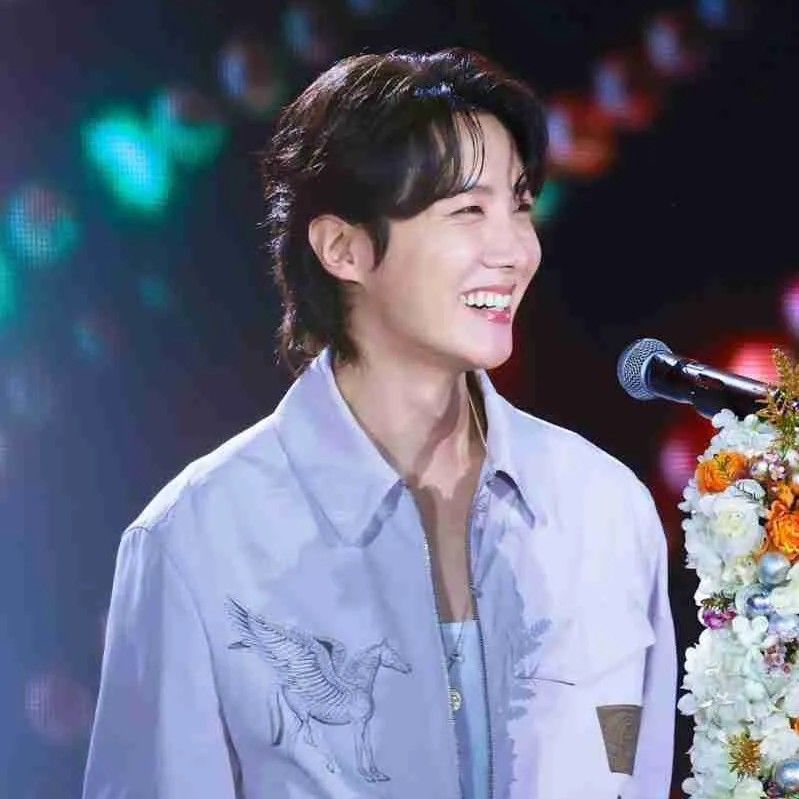 _RJSHJVK's tweet photo. sinh nhat hanh phuc ♡

#HAPPYJHOPEDAY
#HappyBirthdayJhope
#jhopeAllRounderDay
#GwangjuPrideJhope
#jhopeOurSafetyZone
#OurLightAndSmileJhope
#jhopeLetsGoForMORE
#218MemoriesWithHope
#jhopeStageKing
#MusicProdigyJhope
#GlobalFashionIconJhope
#jhopeRecordAndTrendsetter https://t.co/tE3OjjEmPZ