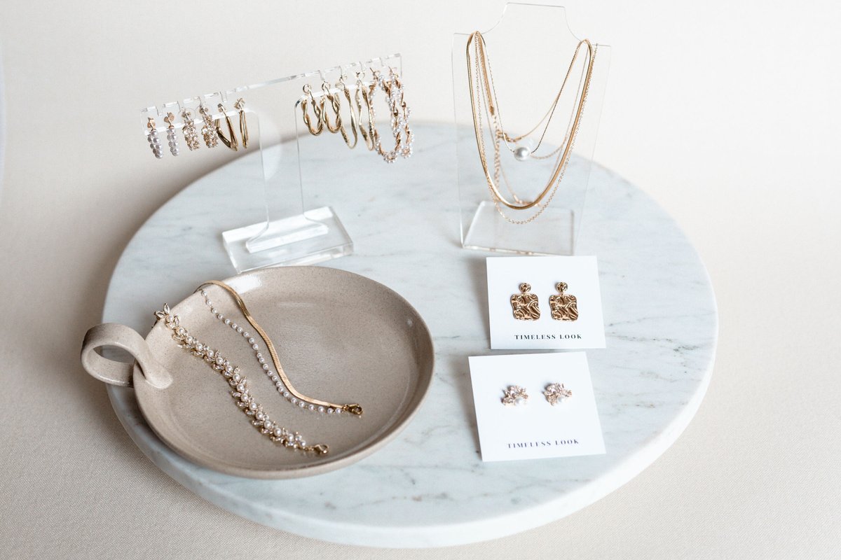 TimelessLook_'s tweet image. What are some of your favorite pieces? 

#versatilejewelry  #delicatebracelet #braceletstyle #everydaystyle #cuffitchallenge #smallbusiness #jewelrybusiness #supportsmallbusiness  #statementbracelet #specialoccasionwear #datenightoutfit #custobracelet #statementjewelry