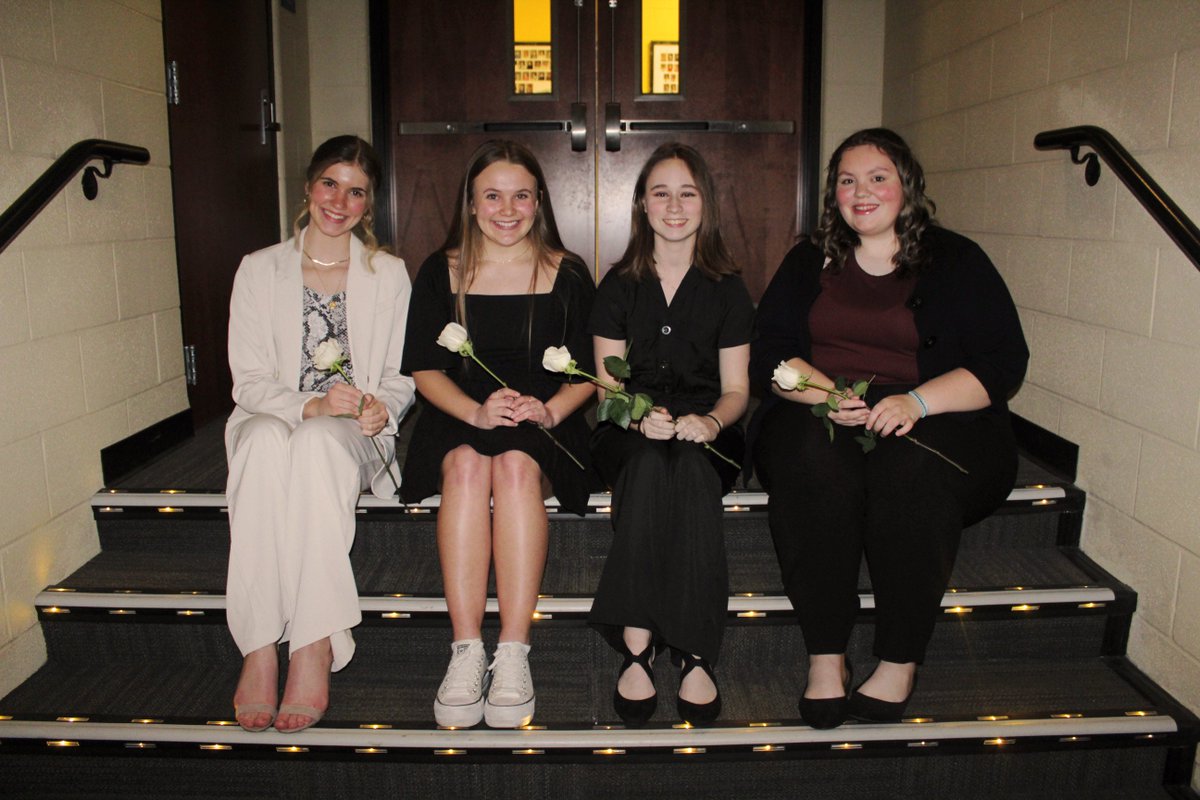 PaulineDierkens's tweet photo. Congratulations to the current and newsly-inducted members of National Honor Society @McCann_SHS @boroseniors23 https://t.co/Ju7hsPeQAR
