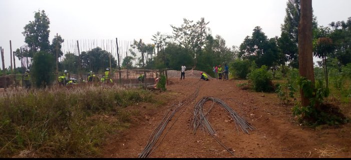 SectorJuru's tweet photo. Itsinda ry'Akarere ka Bugesera, #Wasac, na #WaterAid (Umufatanyabikorwa mukuru), basuye ikigega cy'amazi cyubakwa na #COFORWA, mu Murenge @SectorJuru, mu rwego rwo guha abaturage amazi meza. Bashimye aho imirimo igeze. @WateraidRwanda
@BugeseraDistr
@wasac_rwanda
@RwandaEast https://t.co/3IfJwN0pE8