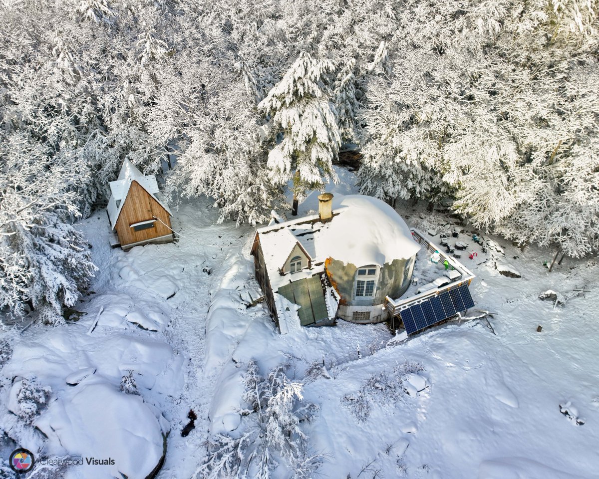 ClearwoodVisual's tweet photo. Have you ever stayed in a Dome? 

#Dome #Winter #MaineTheWay #MaineIsGorgeous #VisitMaine #NaturalMaine #MainePhotography #Drone #Photography 
--- 
#ClearwoodVisuals
#Maine Based
-Links in bio https://t.co/BvIjuooVCu