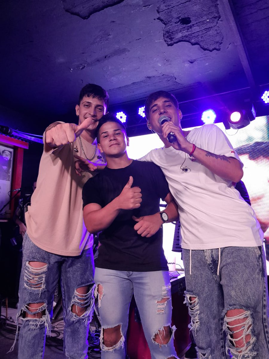 Cresatti_L's tweet photo. Que fotón🤩 lo más lindo de este 2023 hasta ahora 🥹 #kuartetoclub https://t.co/mX5QvWqCV9