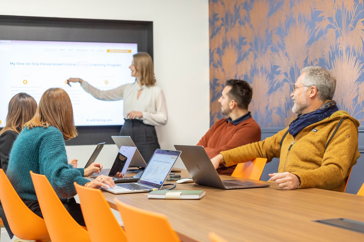 👀 Offres remisées pour votre prochaine réunion ! 

Bénéficiez de nos tarifs membres à partir de 3 réservations de salles de réunion. 😎

Encore une bonne raison de vous réunir dans les espaces de travail Sundesk 🤘

#FridayVibes #Reunion #coworking