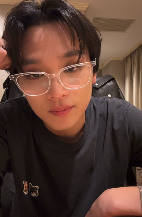 grabe talaga tong mga gwapong moreno na naka specs  lakas magpakilig
