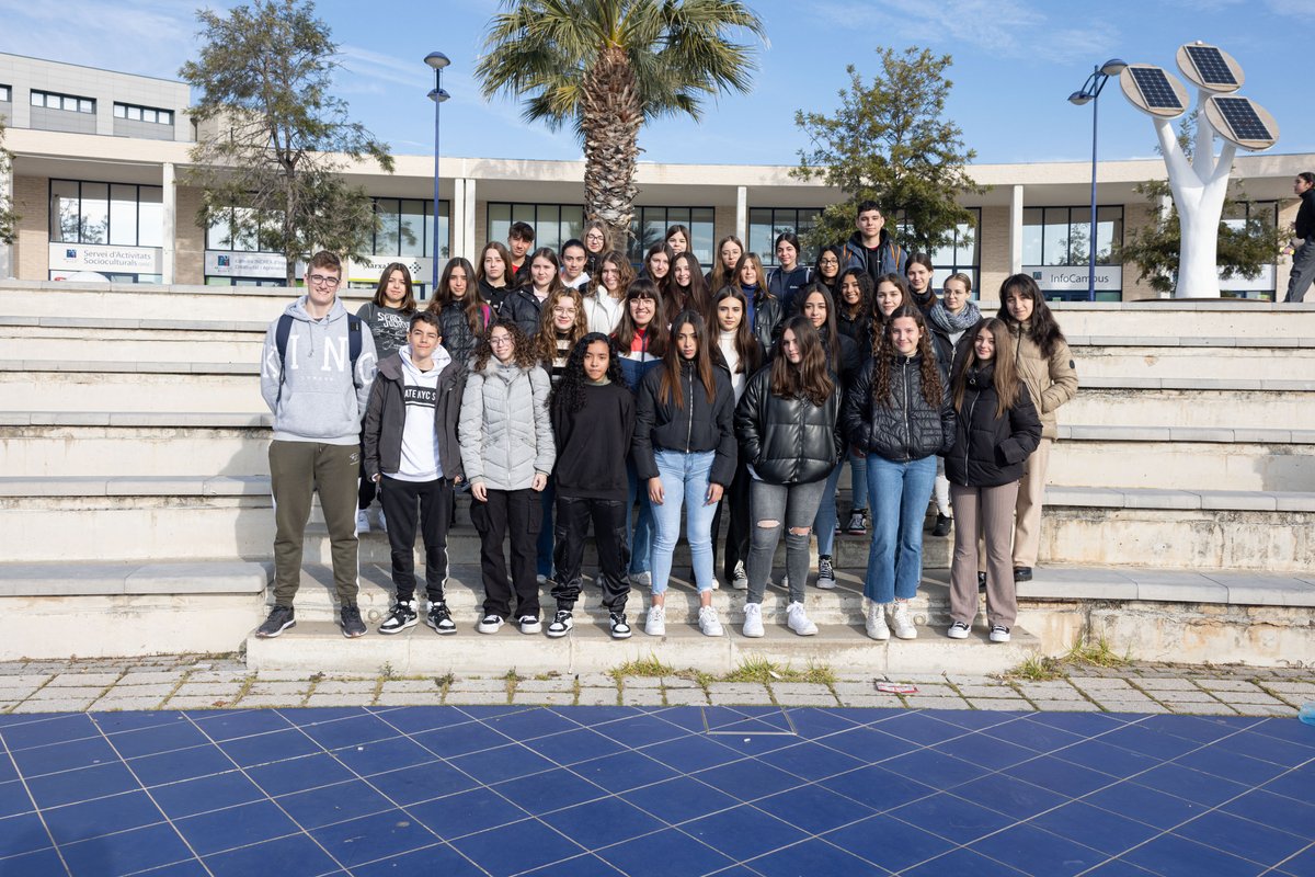 UJIuniversitat's tweet photo. #VisitesUJI. Hem rebut aquesta setmana als centres Col·legi Liceo de Benicàssim (@LiceoBen) i Col·legi Lope de Vega Castellón per a conèixer laboratoris de la @fcs_UJI, @MotorsportUJI, el #LabComUJI, la @BibliotecaUJI, els hivernacles i @esportsUJI, entre altres. https://t.co/RAs9p7aHqY