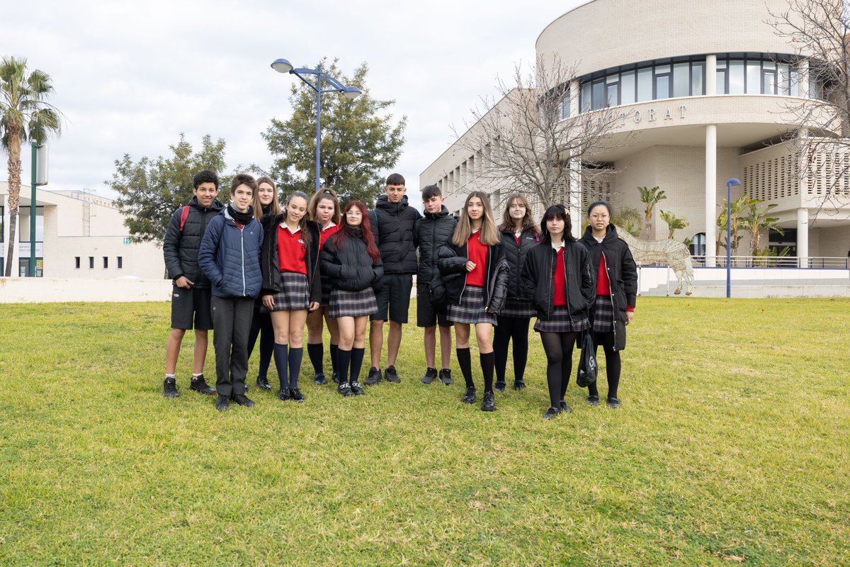 UJIuniversitat's tweet photo. #VisitesUJI. Hem rebut aquesta setmana als centres Col·legi Liceo de Benicàssim (@LiceoBen) i Col·legi Lope de Vega Castellón per a conèixer laboratoris de la @fcs_UJI, @MotorsportUJI, el #LabComUJI, la @BibliotecaUJI, els hivernacles i @esportsUJI, entre altres. https://t.co/RAs9p7aHqY