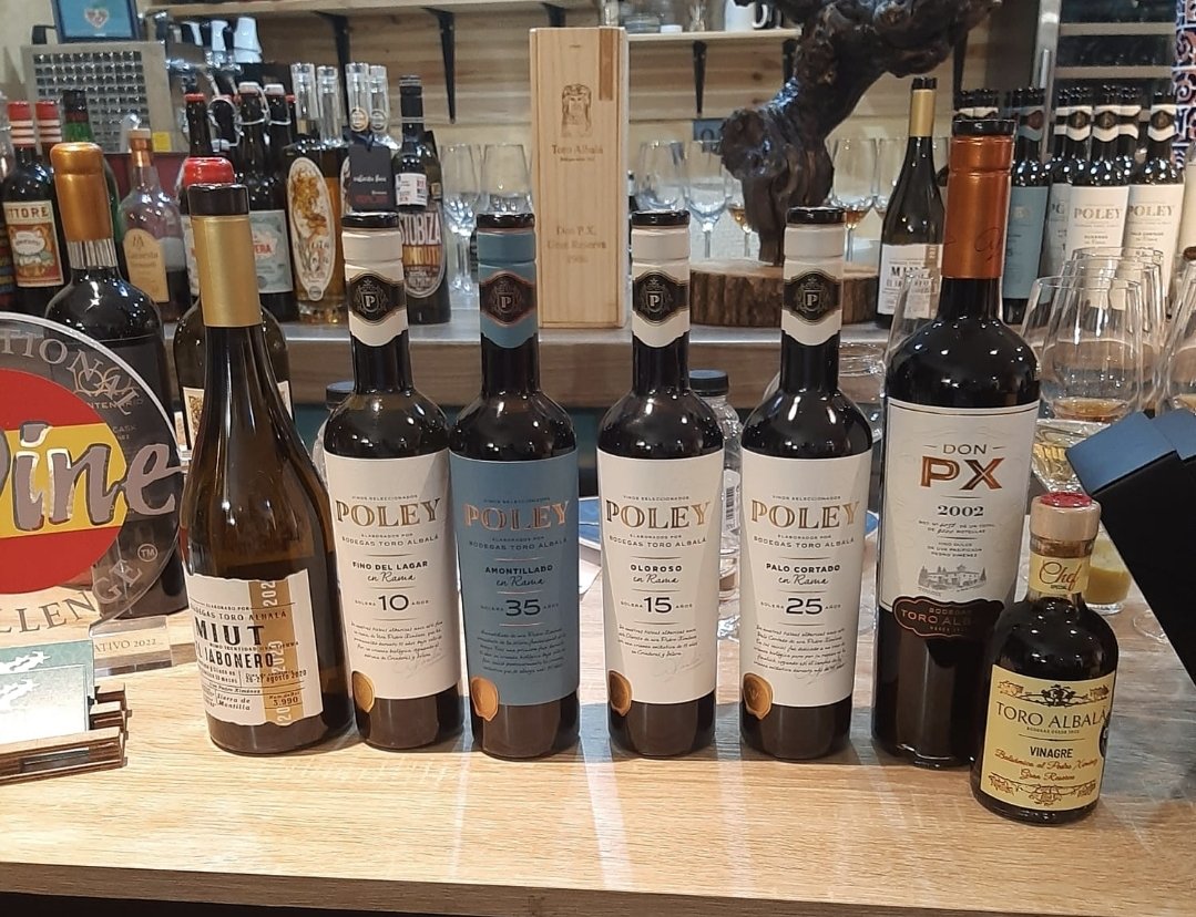 <a href="/elgordithor/">elgordithor</a> <a href="/Bodegas_Alvear/">Bodegas_Alvear</a> <a href="/toroalbala/">Bodegas Toro Albalá</a> <a href="/PerezBarquero/">PÉREZ BARQUERO</a> <a href="/BodegasNavarro/">BODEGAS NAVARRO</a> <a href="/bodegasrobles/">Bodegas Robles</a> <a href="/galanportero/">Bodegas Galán Portero</a> <a href="/vinosdomm/">Consejo Regulador DOP Montilla-Moriles</a> <a href="/LagarBlanco/">Bodegas Lagar Blanco</a> <a href="/UECatadores/">Unión Española de Catadores</a> Con Cristina Osuna catando bodegas Toro Albalá. Cata maridada😋👌